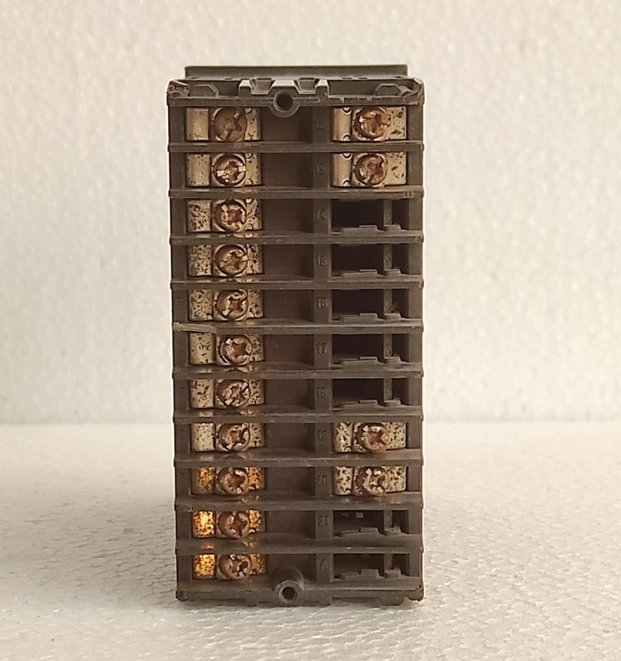 RKC rex-d400f-n*ndn-n-n / REX-D400F-N*NDN-N-N Temperature Controller - Image 2 of 4