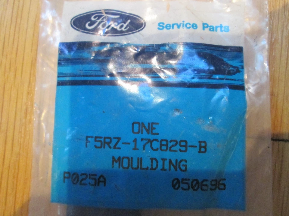 全新 原始设备制造商 1995 - 1997 福特 CONTOUR 前置发动机 MOULDING LH F5RZ-17C829-B — 第 2/2 张图片