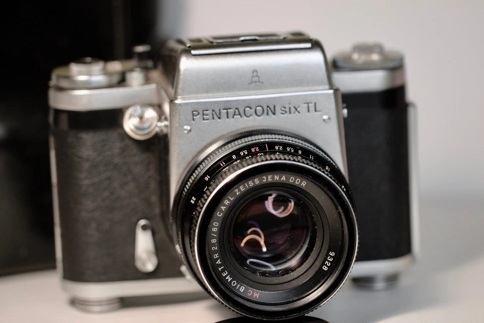 Cámara alemana de formato medio PENTACON six TL 6x6 cm con lente MC Biometar 2,8/80 mm Foto 2 de 4