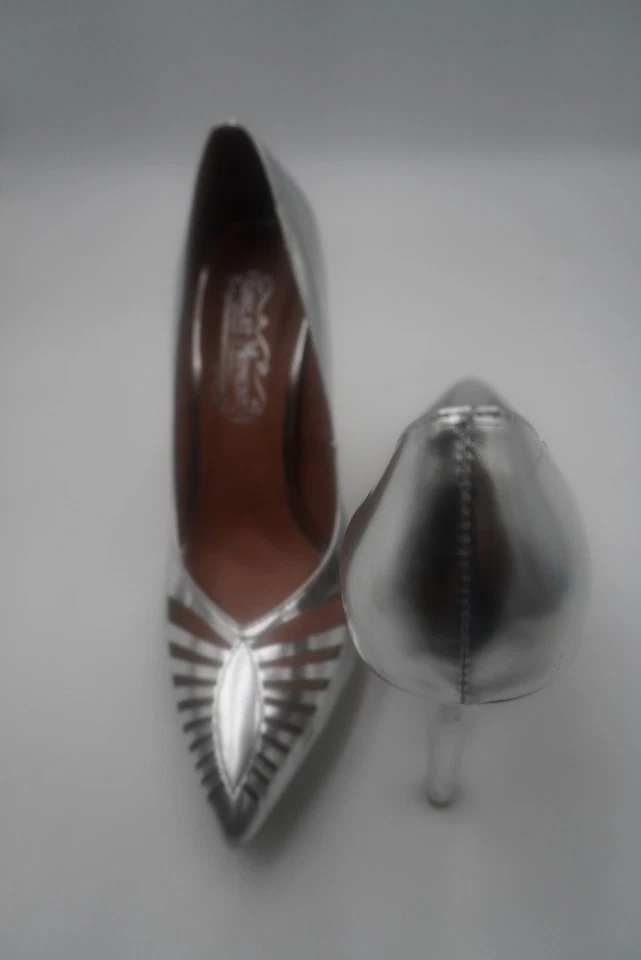 Zapatos de tacón de aguja Jeffrey Campbell con ventilación plateados elegantes metálicos en punta 7,5 Foto 3 de 4