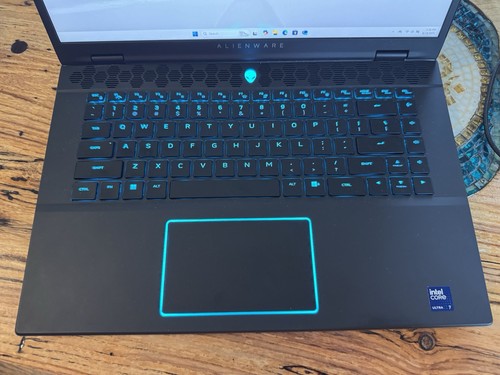Alienware m16 R2 16" QHD+ 240Hz Intel Core Ultra 7 155H 16GB 1TB SSD RTX 4070 - Picture 3 of 16