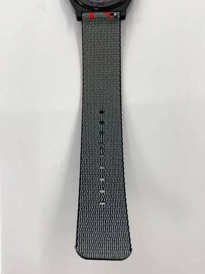 Reloj NIXON A1367-180-00 Santa Cruz Time Teller analógico plateado correa de nailon Foto 3 de 4