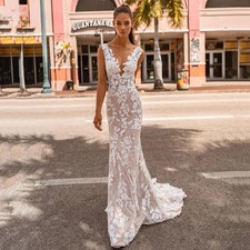 Sexy Mermaid Wedding Dresses V-Neck Sleeveless Lace Floral Applique Bridal Gowns