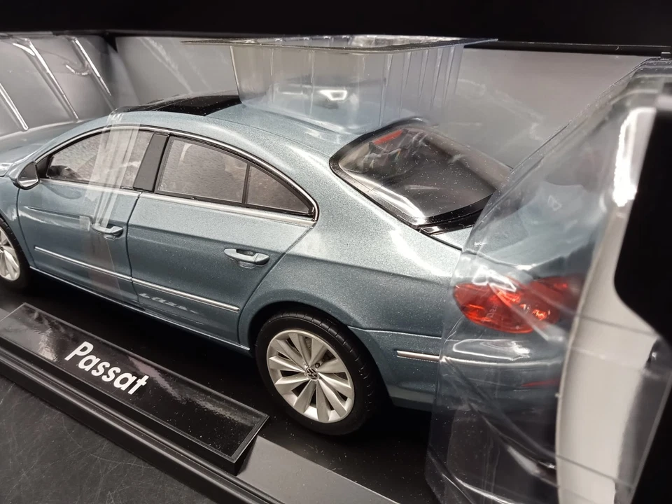 VW Passat CC 1/18 Norev (Dealer) - Immagine 4 di 4