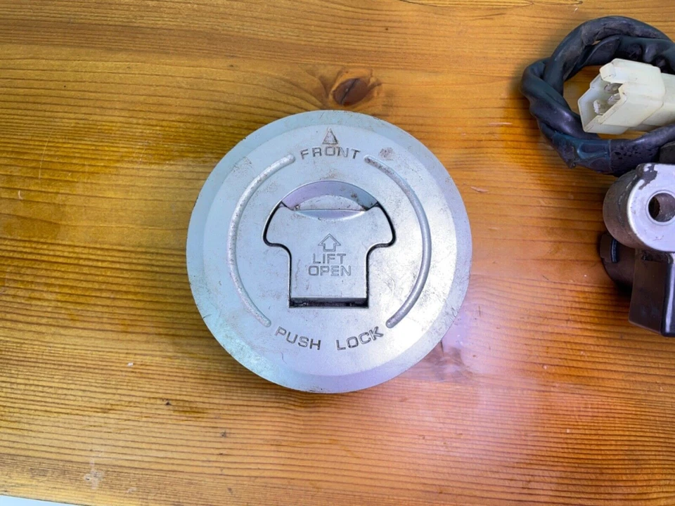 Honda XL 1000 V Varadero SD01 '99 - Kit serratura blocchetto accensione usato - Immagine 2 di 4