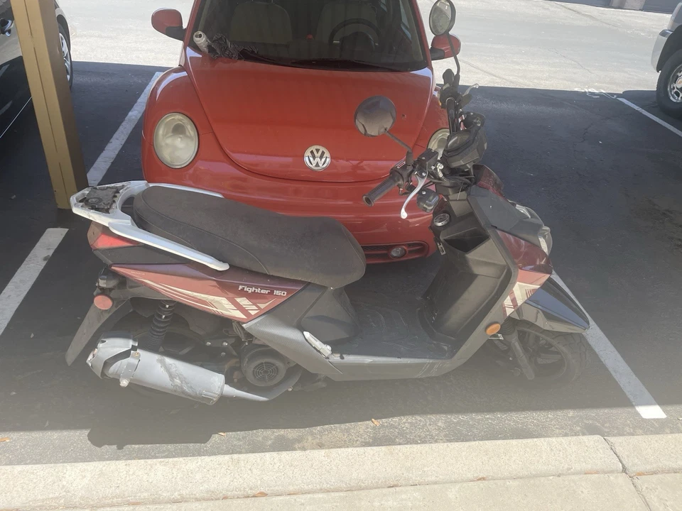 ciclomotor fighter pro 50cc. tiene un motor gy6. no tiene demasiados kilómetros. Foto 2 de 4