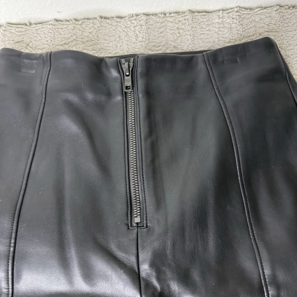 House Of CB London Silva Shorts Women’s XS Black Vegan Leather Zip Front READ - Image 2 of 4