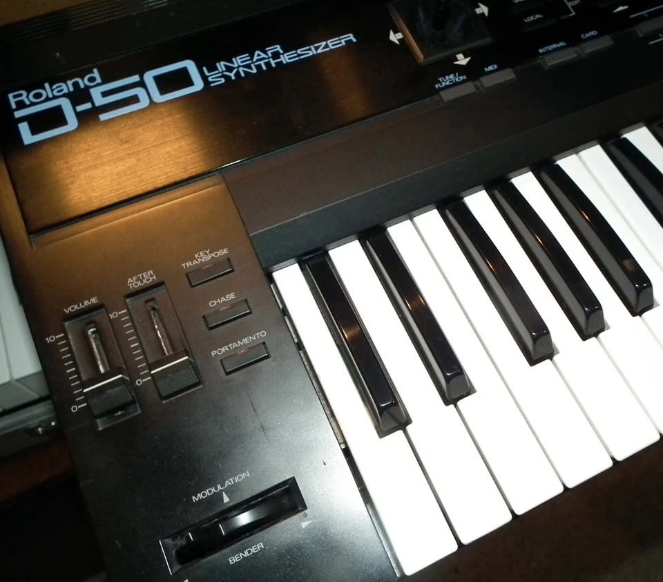 Roland Synthesizer D50
