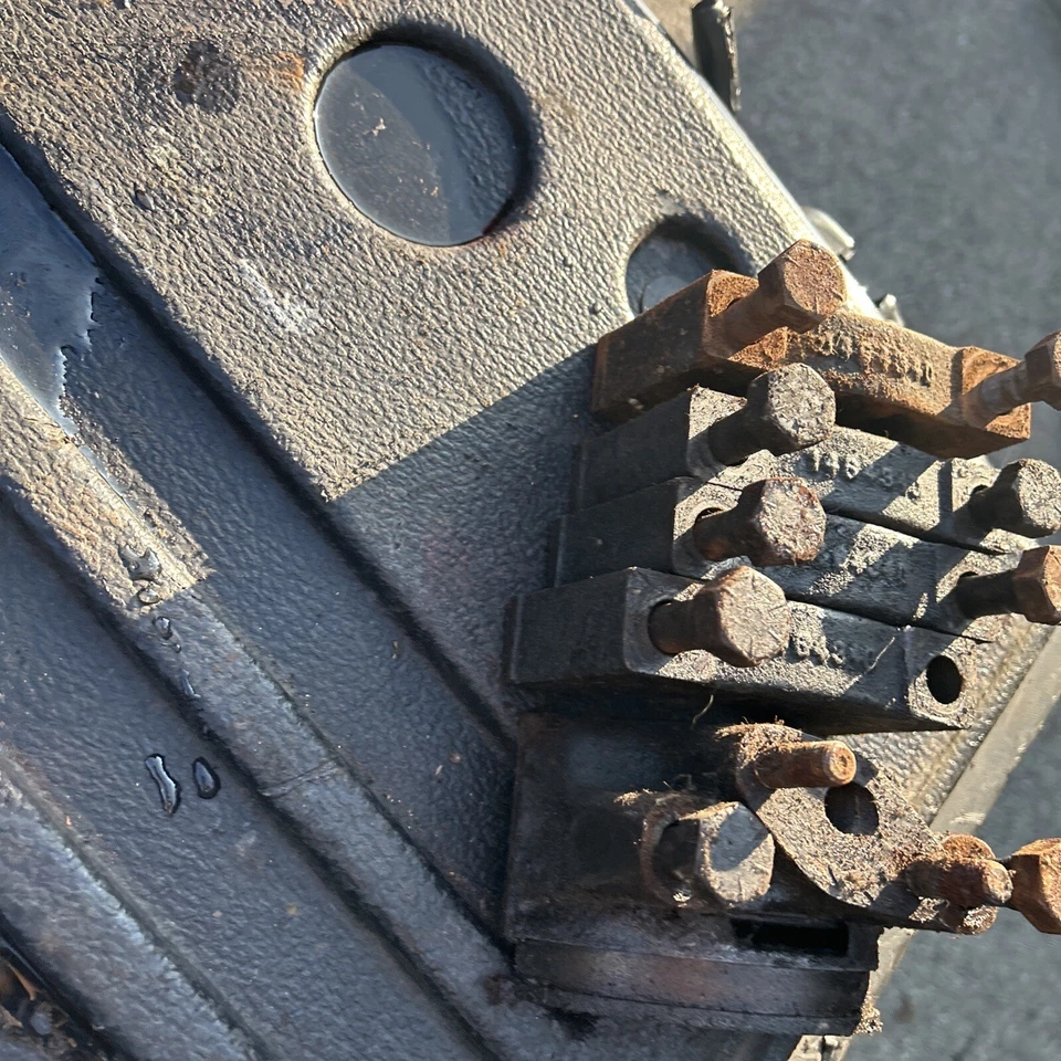 Cadillac Eldorado Deville Series 62 365 1956-1958 tapa principal del motor 1464340 Foto 3 de 4