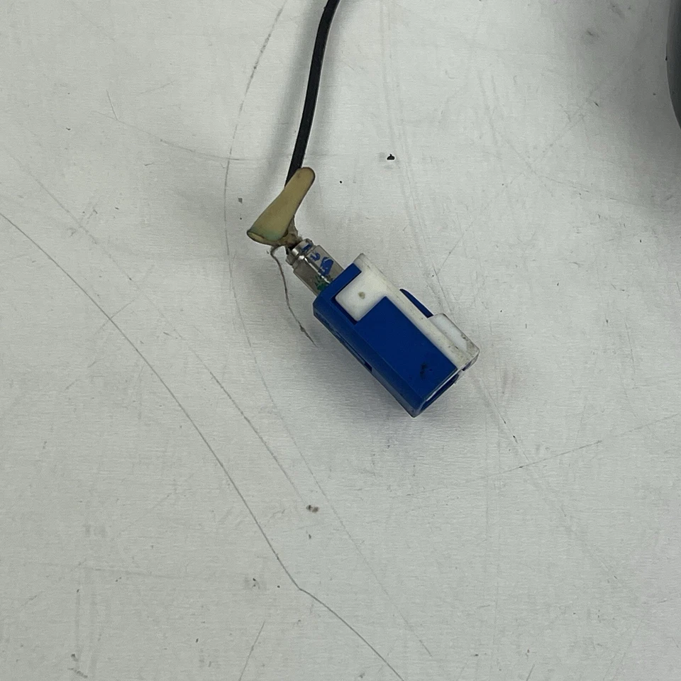 2004-2011 Mercedes W219 CLS550 E320 Rear Trunk GPS Sirius Satellite Antenna OEM - Image 3 of 4