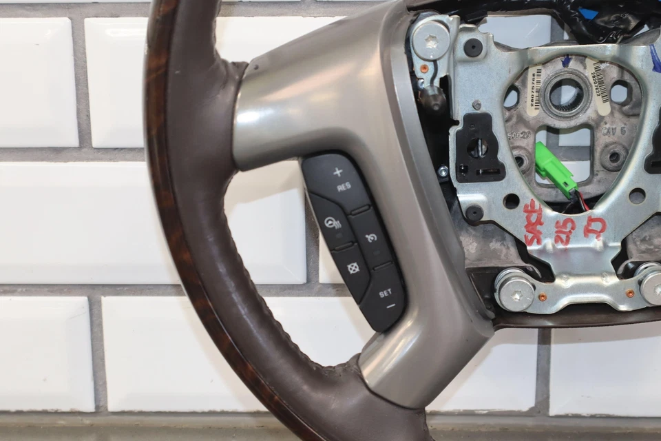 09-10 GMC Yukon Denali cuero cacao volante térmico grano madera 81 k Foto 3 de 4