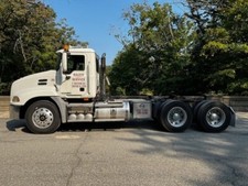 2008 Mack CXU - 613 Tandem Tractor