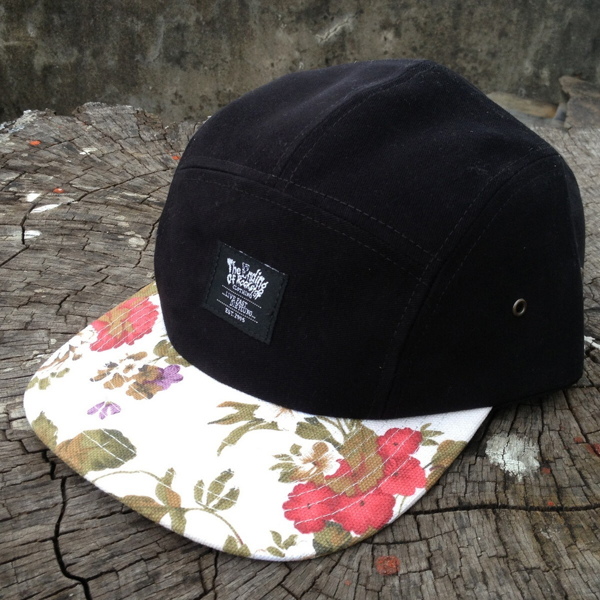 Chapeau cagoule en laine à fleurs brodées | Giorgio
