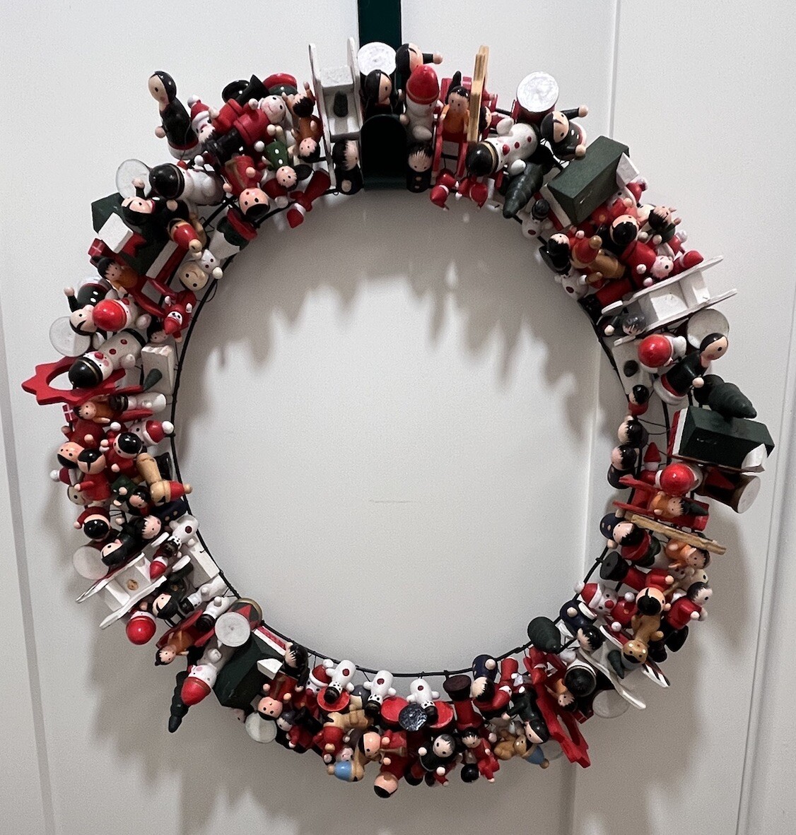 VTG Wooden Hand Painted Holiday Christmas Toys Ornaments Wreath