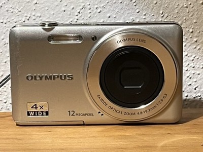 Olympus Digitalkamera D-700 digitale Kamera Digi Cam Kompaktkamera 12 MP silber
