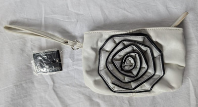 Wristlet purse white rose black trim Fashion Bug NEW