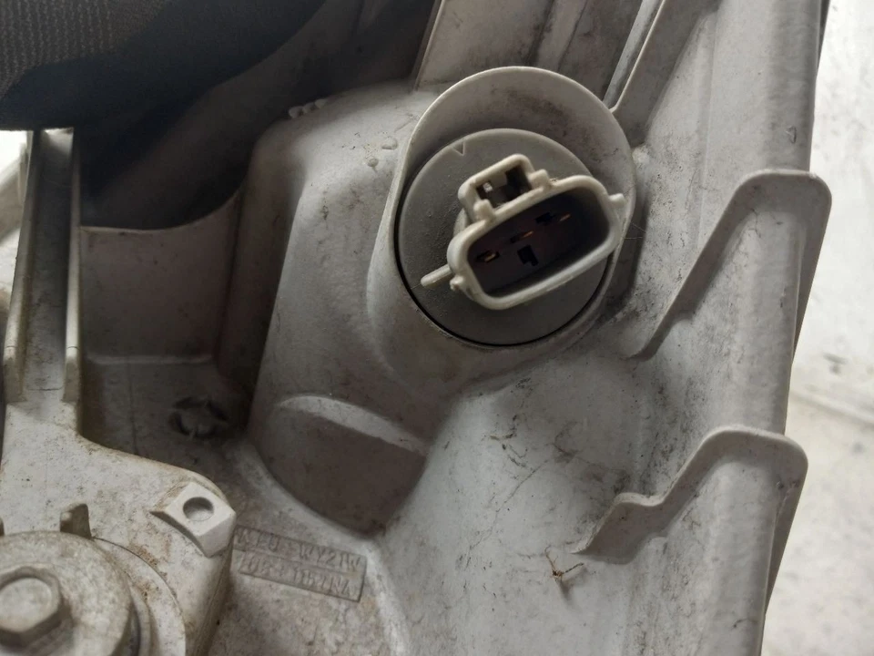 03 04 05 FARO DERECHO PASAJERO TOYOTA ECHO NEGRO-209 Foto 4 de 4