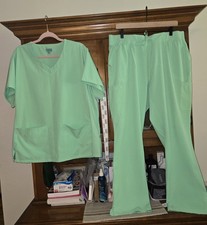 2XL Women's Scrubs Angie Uniforms Kiwi Green V-Neck Top Pockets
