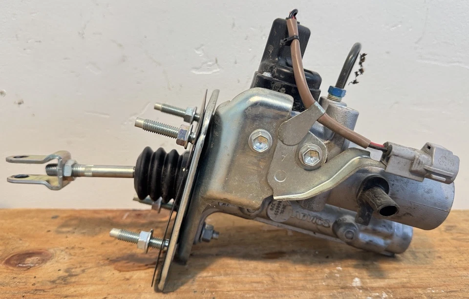 Lexus LS460 2007-2012 potenciador de freno eléctrico y cilindro maestro montado OEM Foto 4 de 4