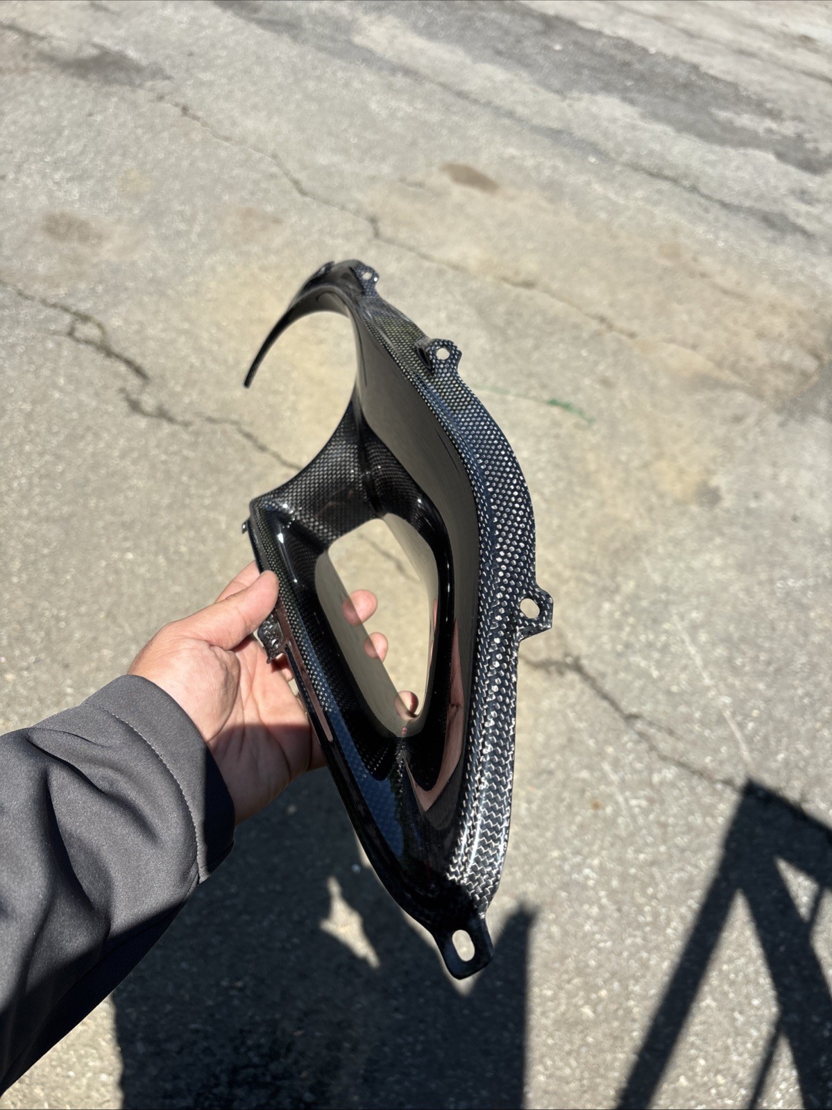 Ferrari 488 Carbon Fiber Taillight Trim – Original Style, Gloss Finish