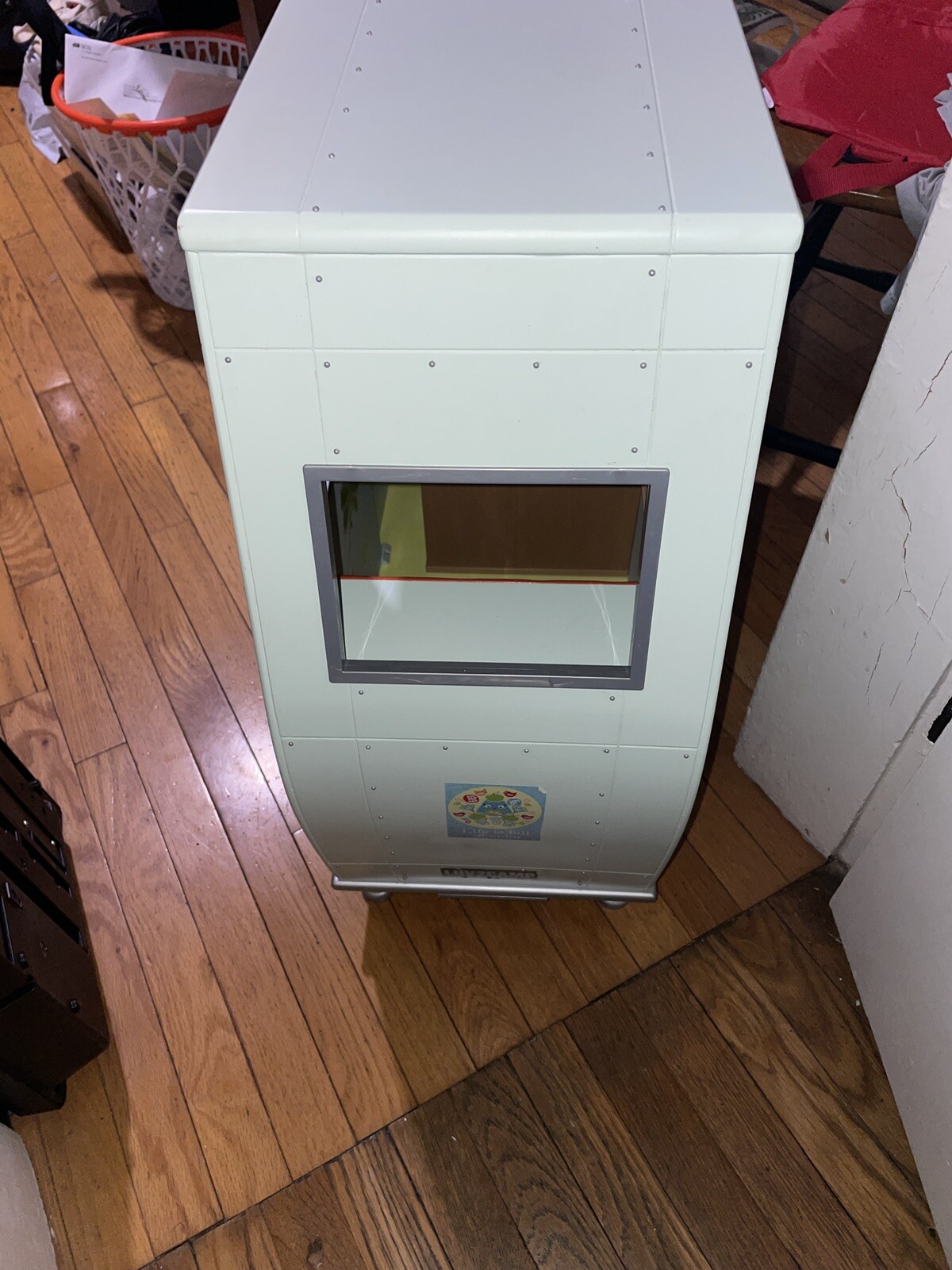 Picture 4 of 24