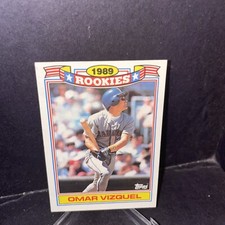 1990 Topps Omar Vizquel baseball card #28. 1989 ROOKIES. Seattle Mariners. 