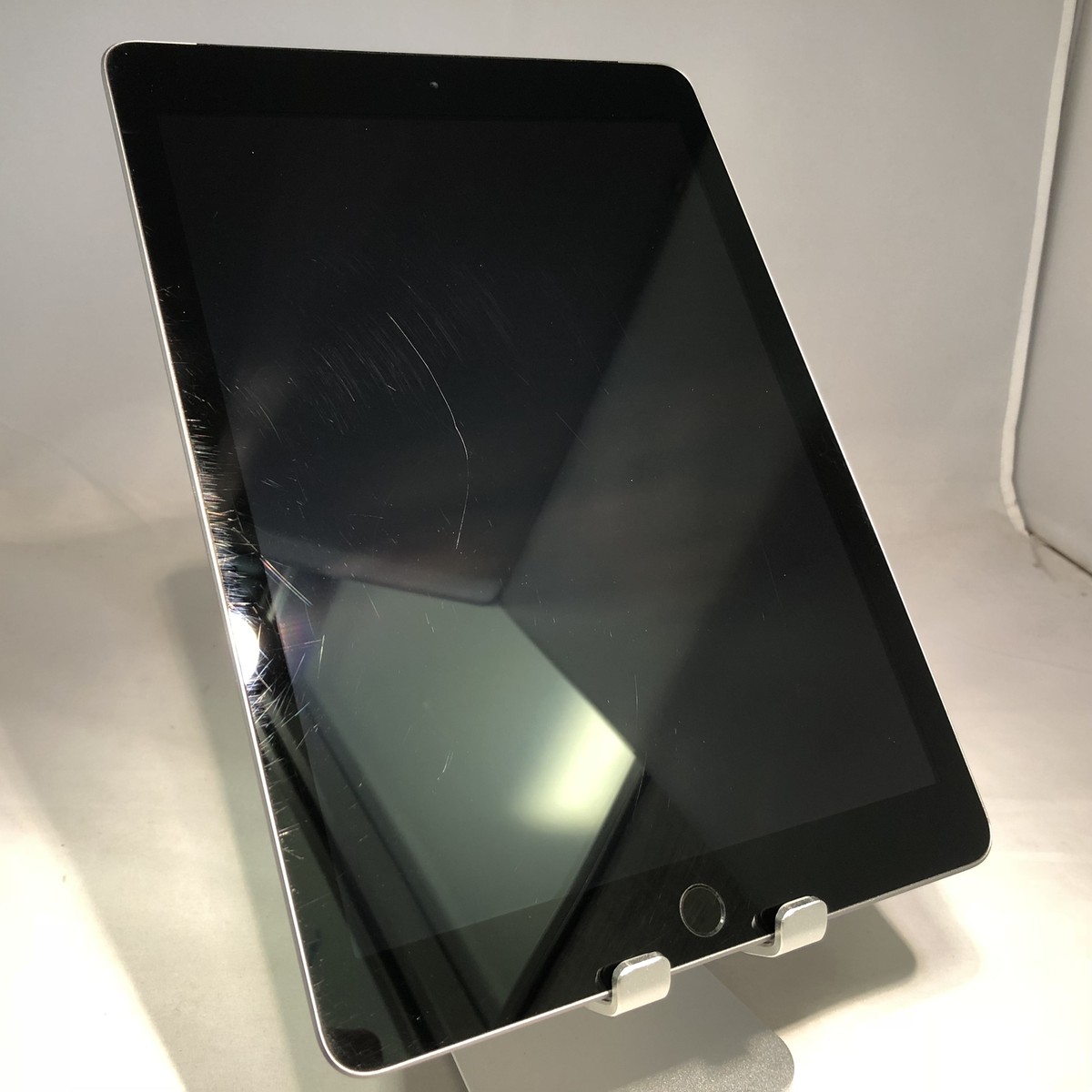 Apple iPad 6th Generation 32GB Space Gray Unlocked Fair Apple iPad 6th Generation 32GB Space Gray Unlocked Fair