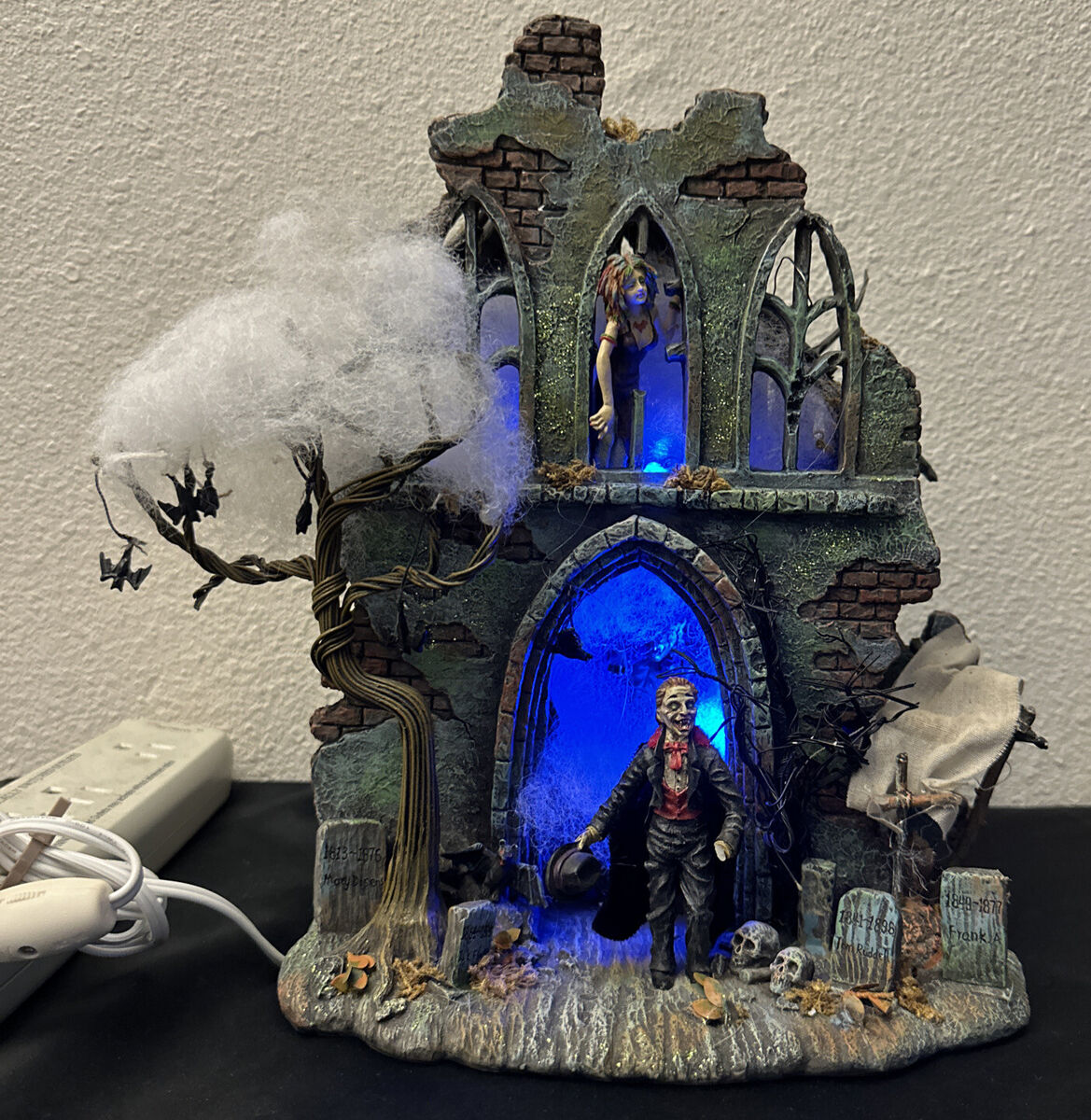 Dept 56 3469 Dracula lit haunted scene house Halloween Dept 56 3469 Dracula lit haunted scene house Halloween