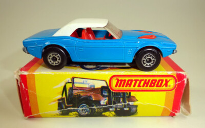 Matchbox Superfast Nr.01C Dodge Challenger blau / rote Einrichtung in Box