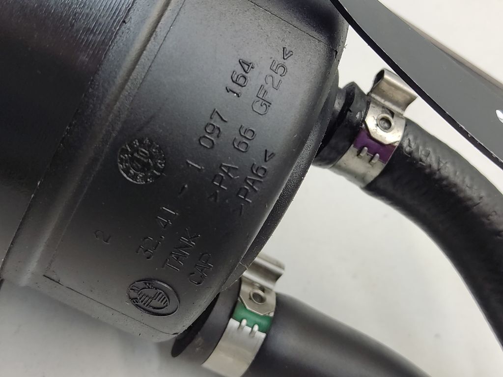 BMW 5 E60 E61 2004 Power steering fluid tank reservoir 1097164 AAA4999