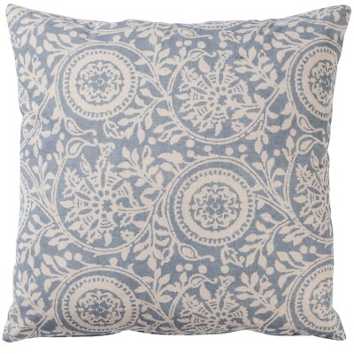 Provence Kissen in weichem Blau. Botanische Ranken und Blumendruck. 17x17''
