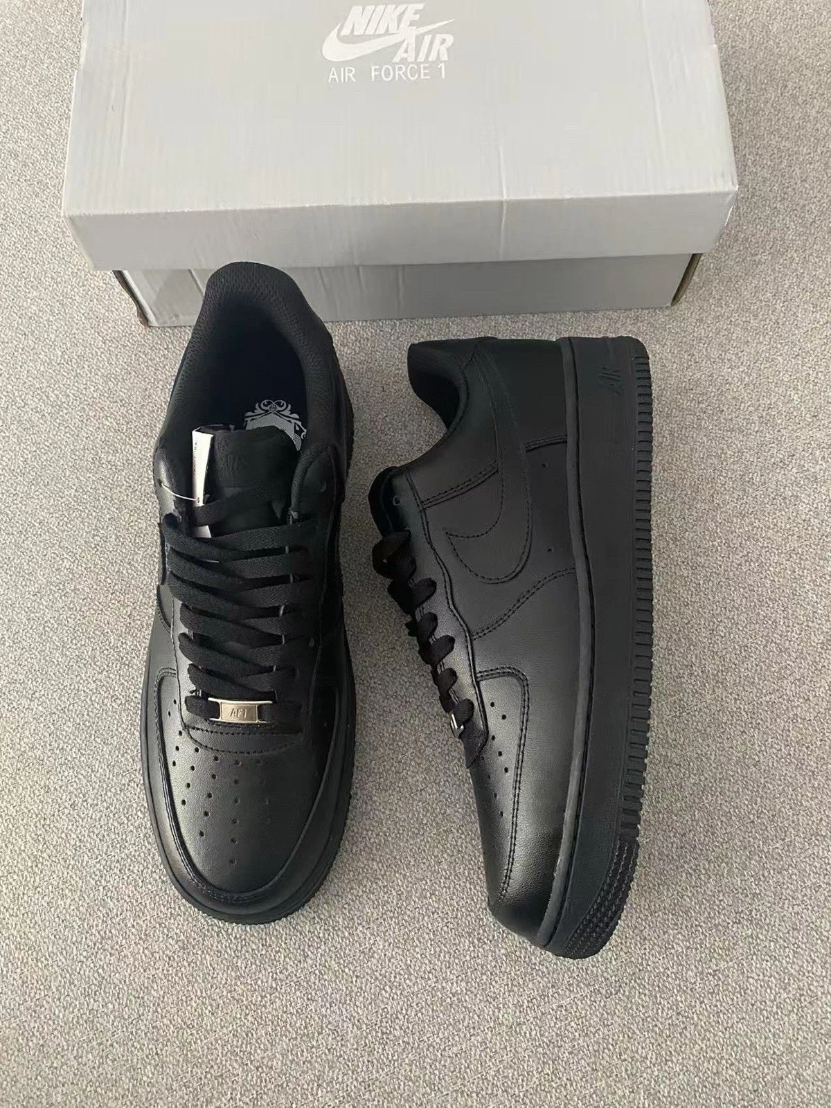 Nike Air Force 1 nere