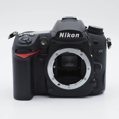 Nikon D7000 Body w/ 2552 shots 240054