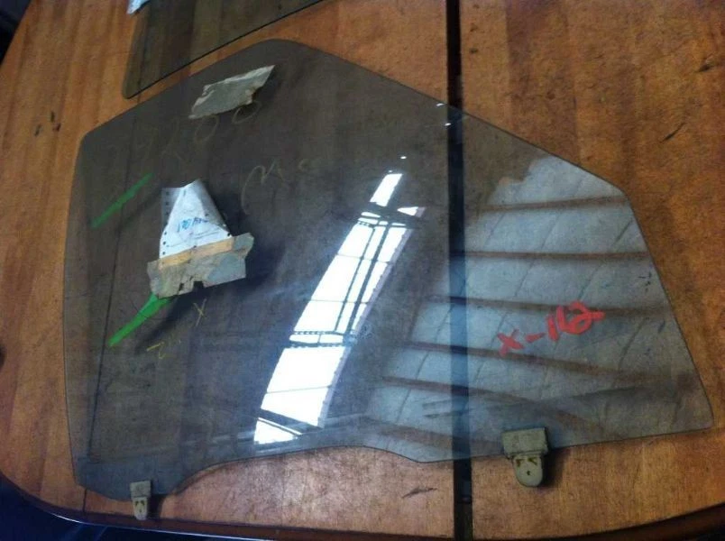 86 87 88 FURGONETA NISSAN STANZA PASAJERO DERECHO PUERTA DELANTERA CRISTAL Foto 2 de 4