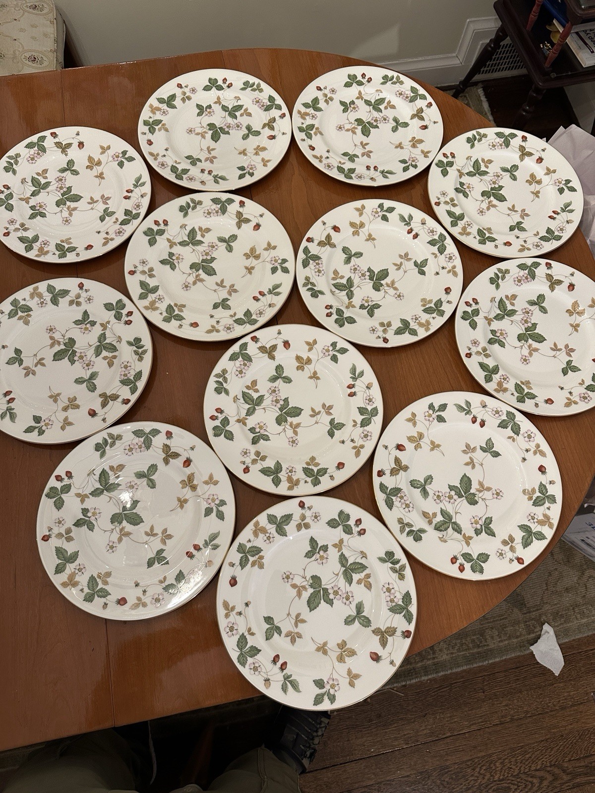 Wedgwood Dinner Plates Wild Strawberry Bone China Gilt Engla