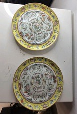 Paire d’assiettes décoratives porcelaine décor chinois fond jaune XIXe