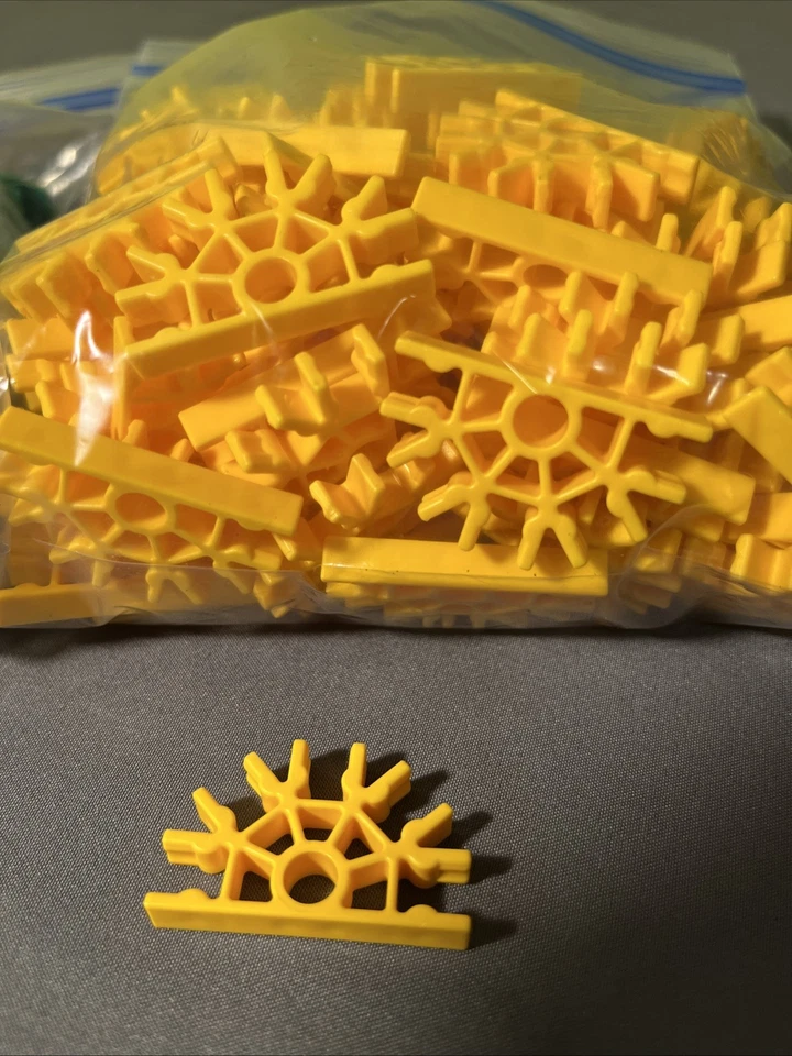 378x Official Knex Lot Standard K'nex Parts (114)White (122)Yellow (142)Green - Image 4 of 4