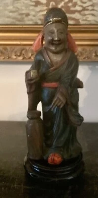 Ancienne statuette : Bouddha ou Sage chinois en bois peint - Photo 1/4