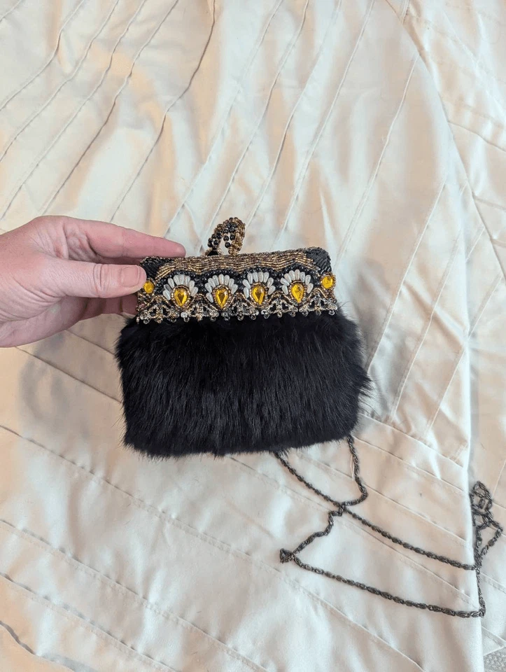 Bolso de mano bandolera vintage Mary Frances adornado con joyas de piel negra Foto 2 de 4