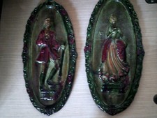COPPIA PLACCHE DA PARETE IN GESSO / CERAMICA DAMA CAVALIERE LADY LORD UOMO DONNA