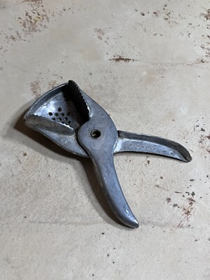 Vintage Irvin Ware Aluminum Hand Held Citrus Juicer Lemon