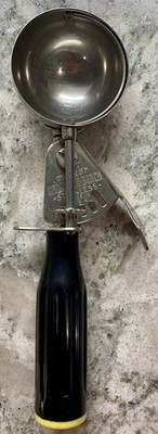 Vintage Hamilton Beach Ice Cream Scoop Model 67 w/Black Handle, USA, 7.5'' Lgth