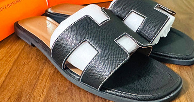 Women s Black Brown Leather Slide Sandals Slip-On Logo Accent US 8