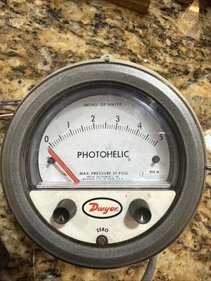 DWYER PHOTOHELIC SERIES 3000MR SWITCH/GAUGE 24VDC REG 25PSIG 0-5 GAUGE