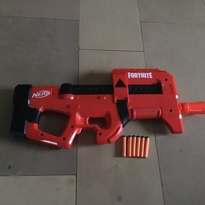 Nerf Fortnite SMG motorisiert + 6 Pfeile