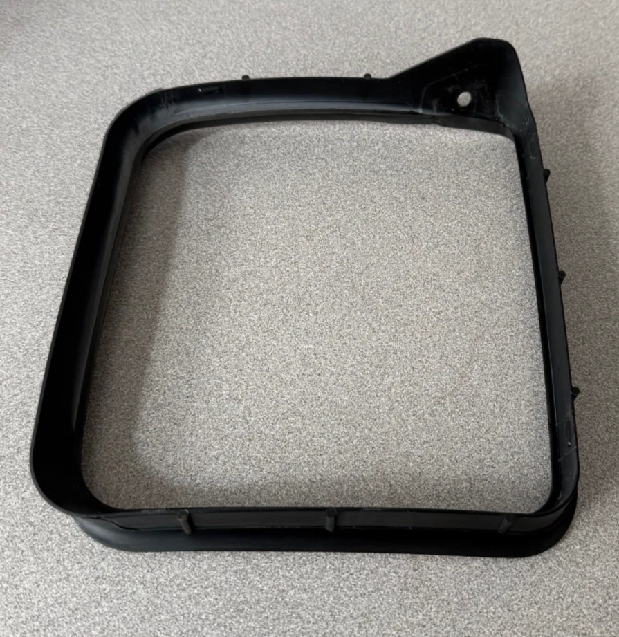 03-07 CADILLAC CTS SELO DIANTEIRO ESQUERDO FAROL DE NEBLINA 25740857 USADO FABRICANTE DE EQUIPAMENTO ORIGINAL - Imagem 2 de 4