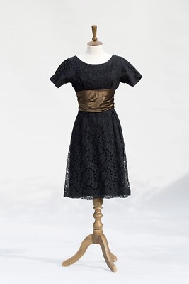 Vintage 40er Kurzarm Schwarz Spitzenkleid Bronze Kummerbund Elegant Kleider XS