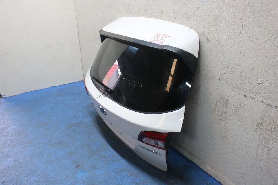 2015 2019 SUBARU OUTBACK RAER LIFT GATE WITH CAMERA OEM Foto 3 de 4