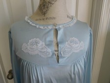 VINTAGE BLUE w/WHITE LACE APPLIQUE DIXIE BELLE WOMEN'S LONG SLEEVE NYLON GOWN M