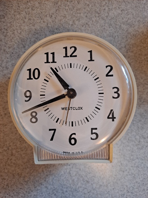 Westclox Wind Up Mechanical Analog Alarm Clock Cream plastic READ NON-WORKING